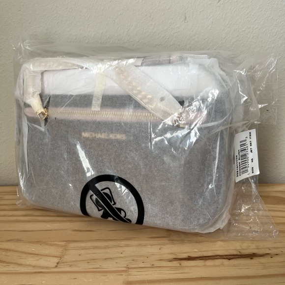 🌼Michael Kors Purse - Picture 15 of 15